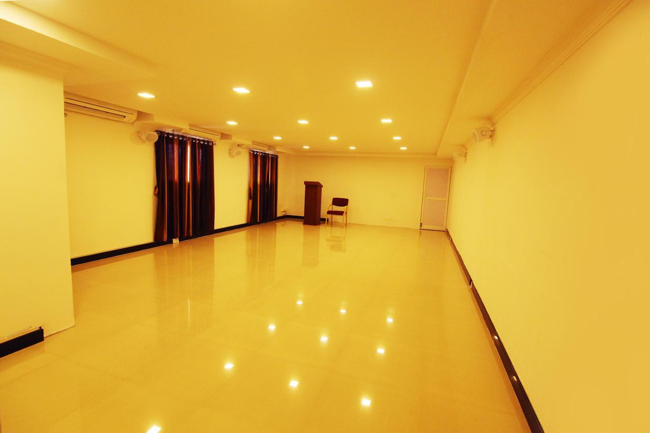 Oyo 18604 Puthens Capitol Inn Kochi Kültér fotó