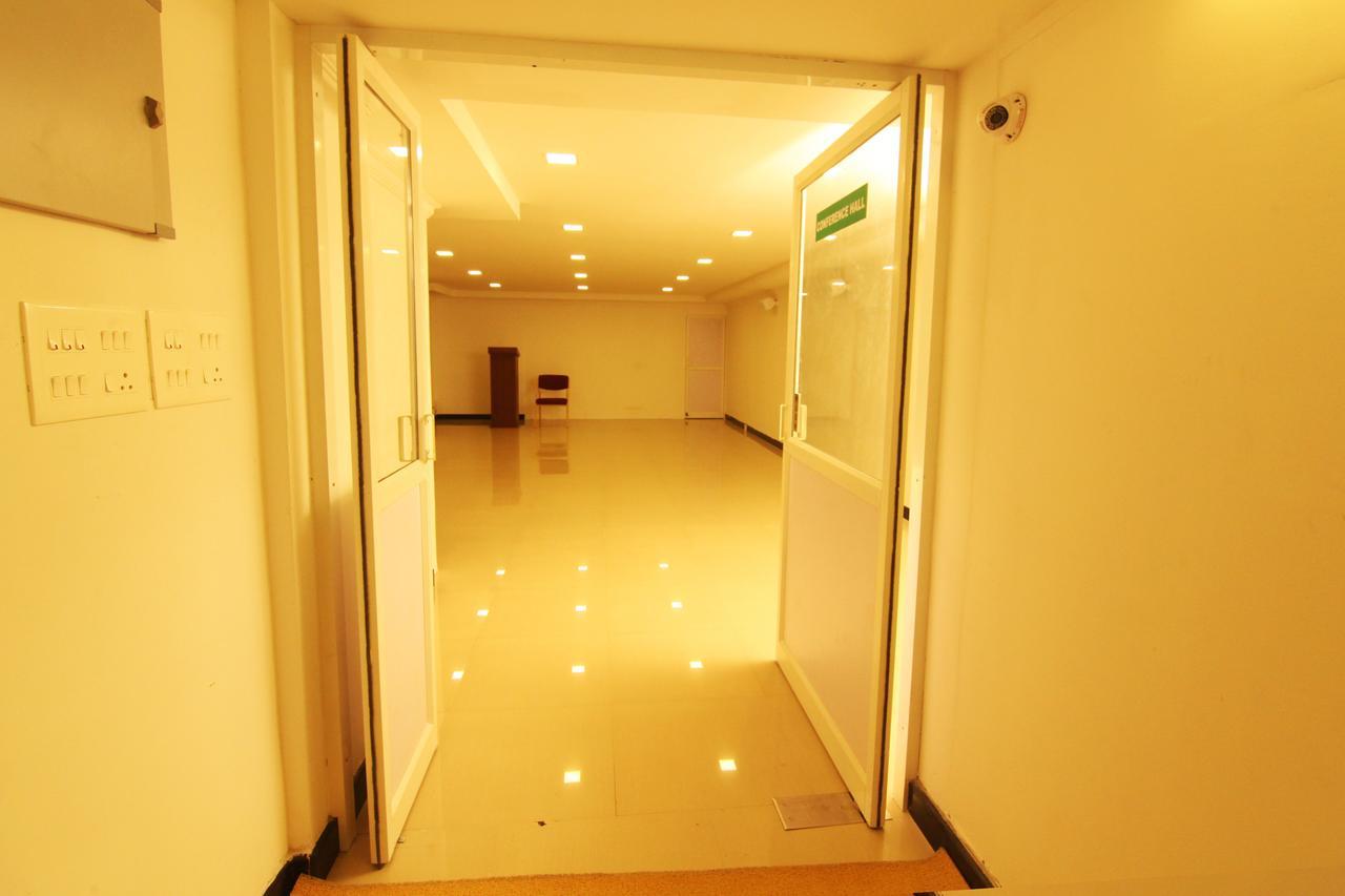 Oyo 18604 Puthens Capitol Inn Kochi Kültér fotó