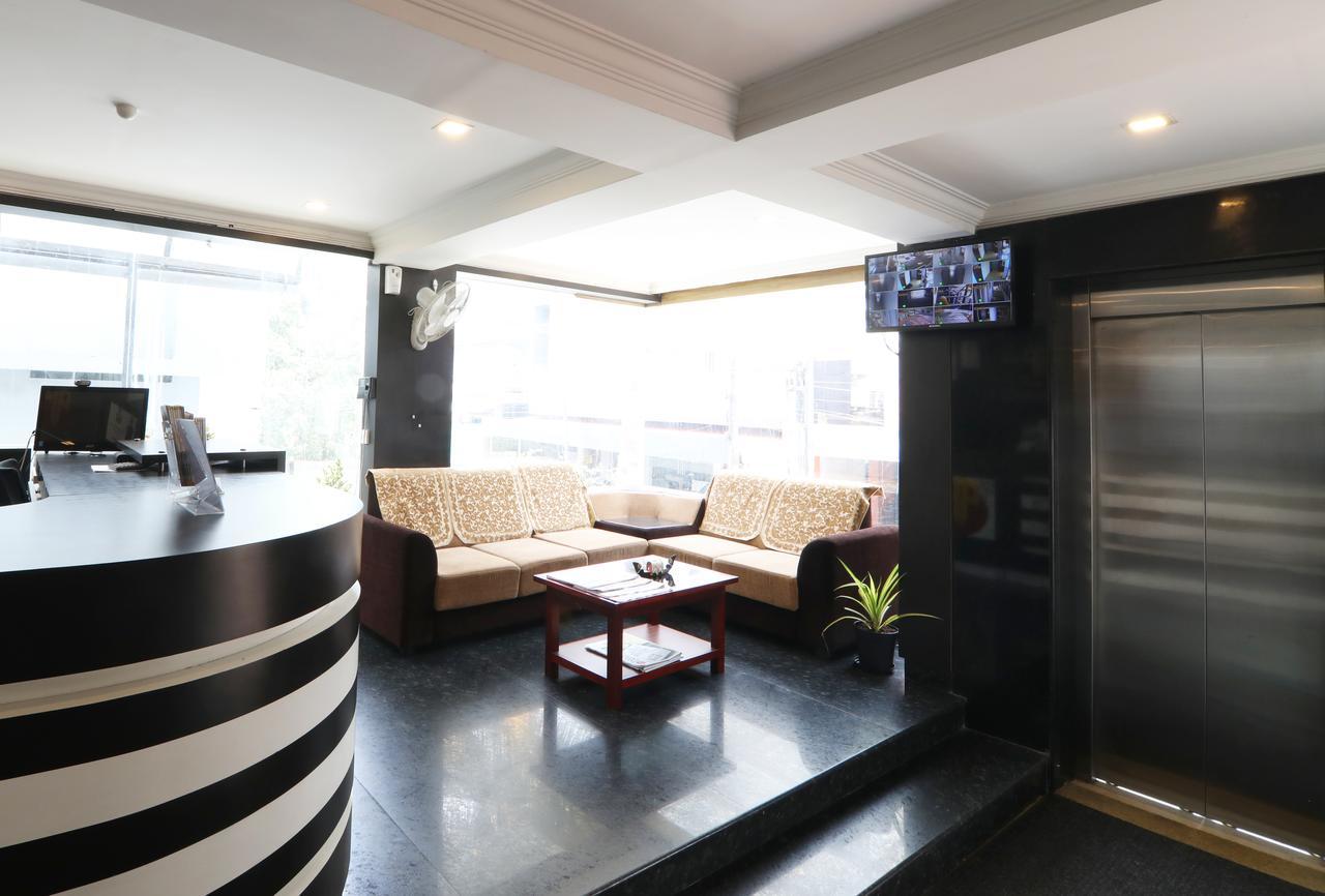 Oyo 18604 Puthens Capitol Inn Kochi Kültér fotó