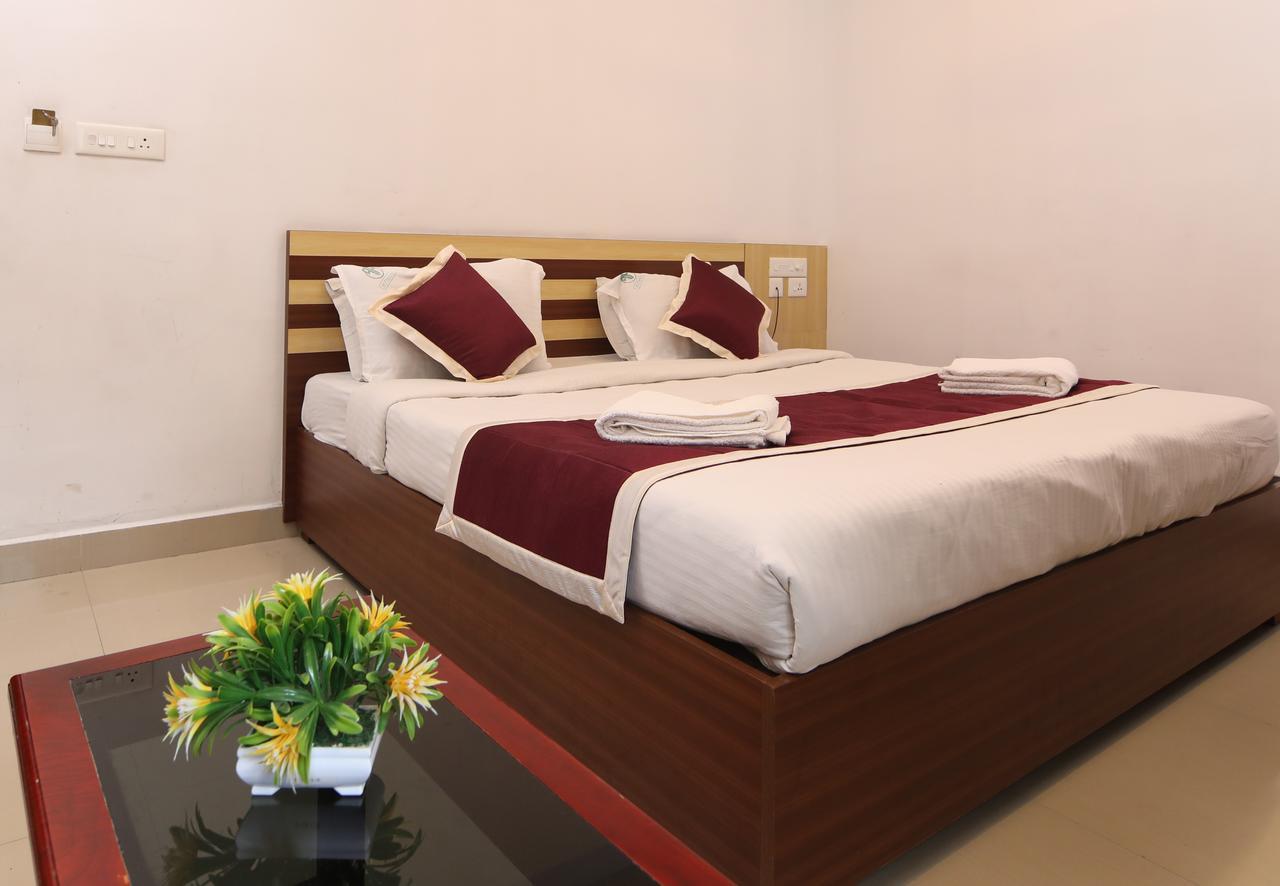Oyo 18604 Puthens Capitol Inn Kochi Kültér fotó