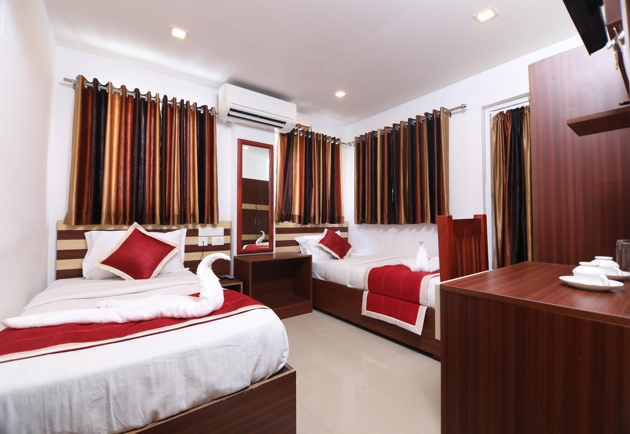 Oyo 18604 Puthens Capitol Inn Kochi Kültér fotó