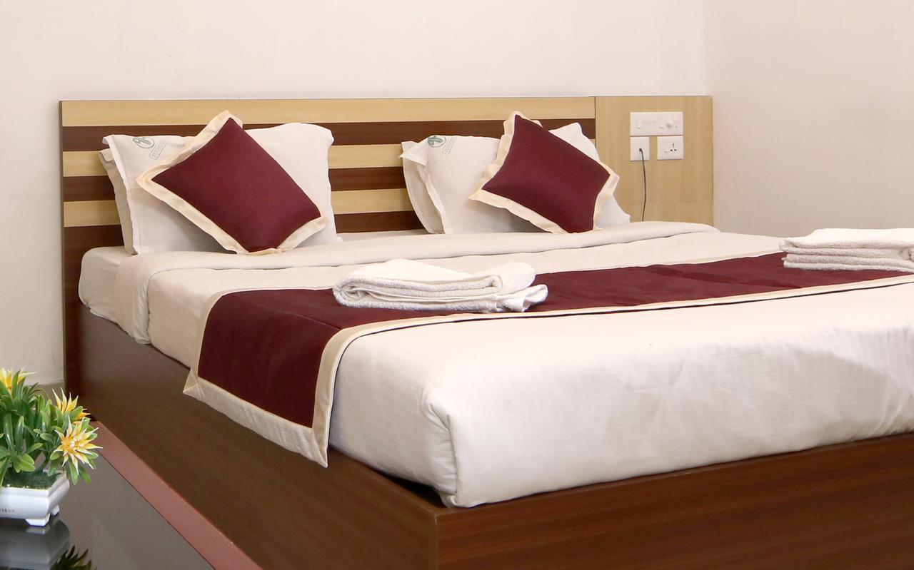 Oyo 18604 Puthens Capitol Inn Kochi Kültér fotó