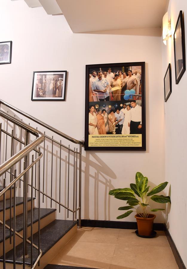 Oyo 18604 Puthens Capitol Inn Kochi Kültér fotó