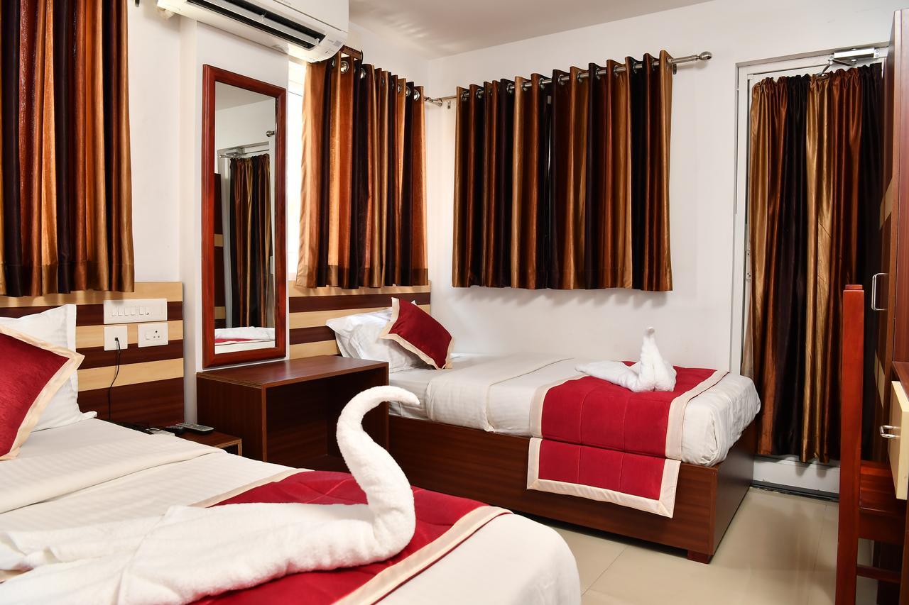 Oyo 18604 Puthens Capitol Inn Kochi Kültér fotó