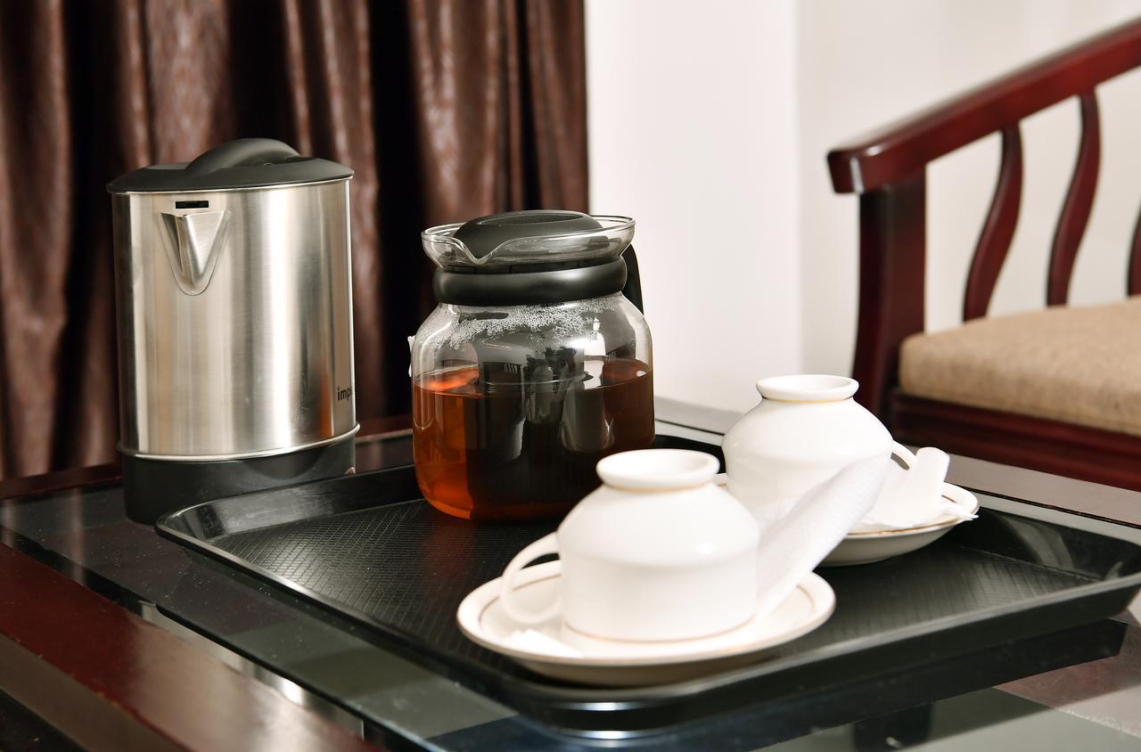 Oyo 18604 Puthens Capitol Inn Kochi Kültér fotó