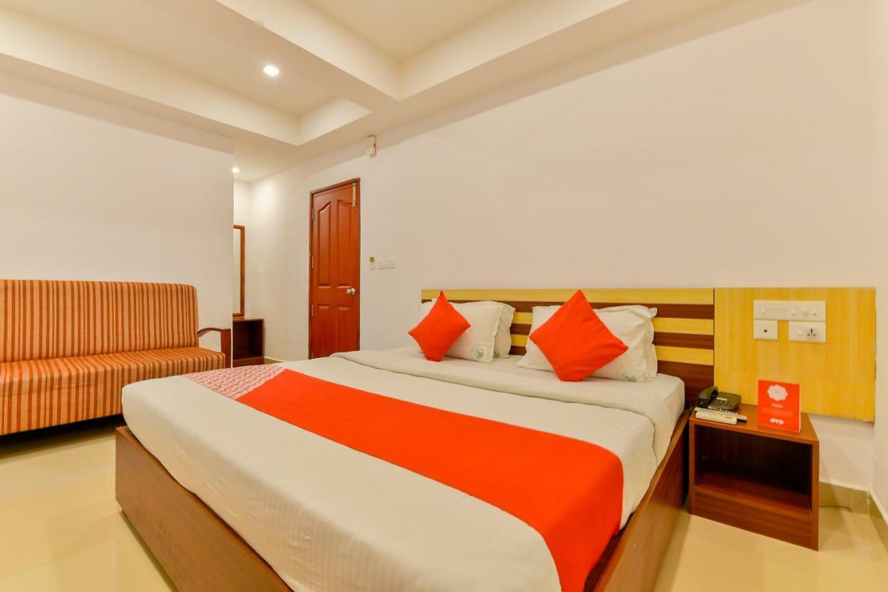 Oyo 18604 Puthens Capitol Inn Kochi Kültér fotó