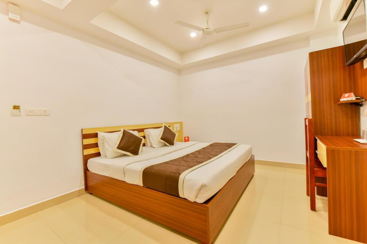Oyo 18604 Puthens Capitol Inn Kochi Kültér fotó